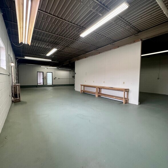 More Photos Of 710 Dawn St, Richmond Warehouse For Lease