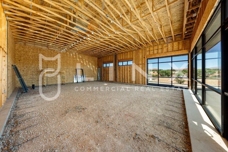 More Photos Of 967 Country Ln, Santa Clara General Retail For Lease