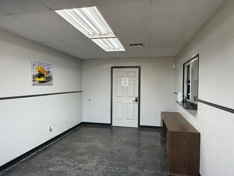 More Photos Of 2135 W Interstate 20, Odessa Manufacturing For Lease