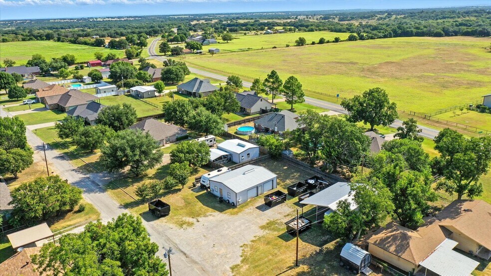 More Photos Of 104 Yuma Street, Lipan Warehouse For Sale
