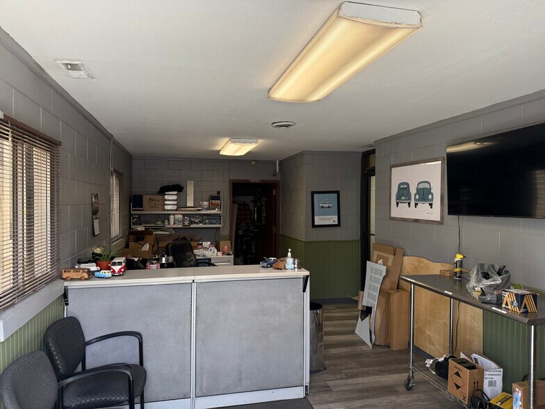More Photos Of 2965 S 3600 W, Salt Lake City Service For Sale