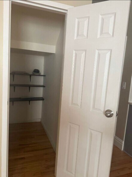 More Photos Of 11882 Metropolitan Ave, Kew Gardens Office For Sale
