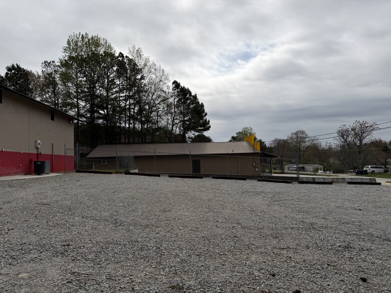 More Photos Of 727 Airport Rd, Cornelia Flex For Sale