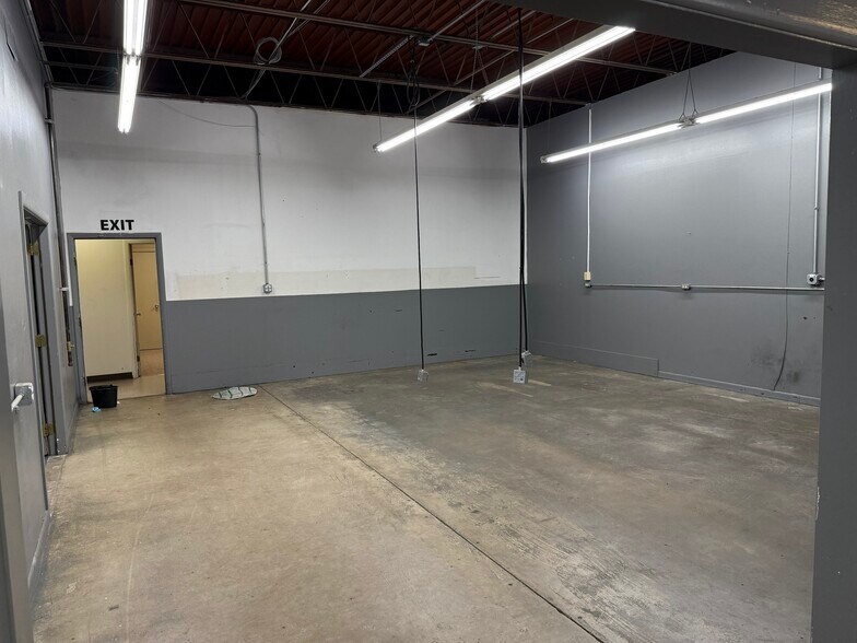 More Photos Of 4150 E 43rd St, North Little Rock Flex For Lease