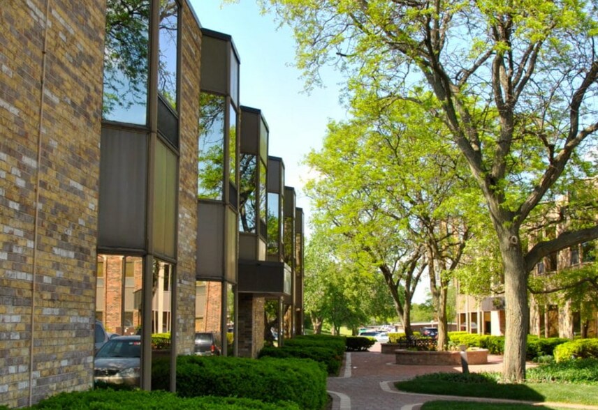 More Photos Of 625 N North Ct, Palatine Unknown For Lease