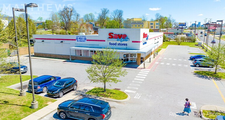 More Photos Of 301 E Walnut St, Carbondale Supermarket For Sale