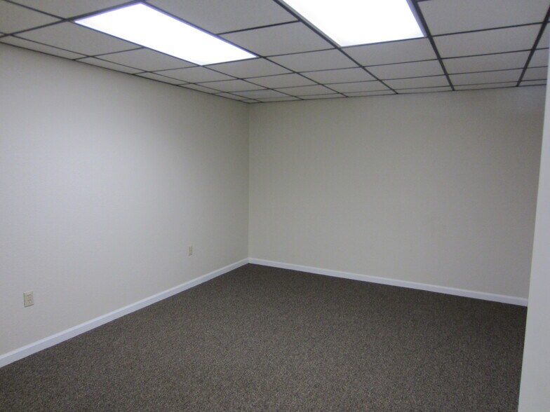 More Photos Of 1660 W Linne Rd, Tracy Office For Lease