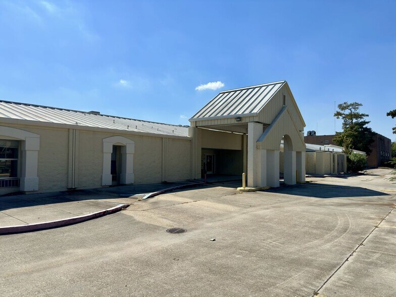 More Photos Of 5301 Tullis Dr, New Orleans Assisted Living For Sale