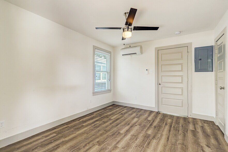 More Photos Of 1009 Enid St, Houston Apartments For Sale