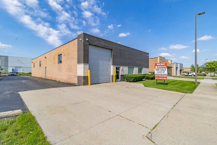 More Photos Of 450 Bennett Rd, Elk Grove Village Warehouse For Lease