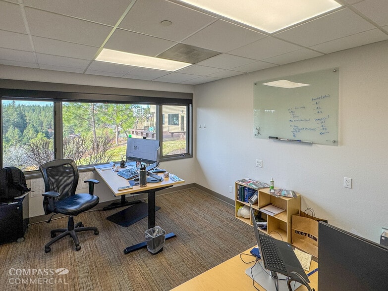 More Photos Of 1001 SW Disk Dr, Bend Office For Lease