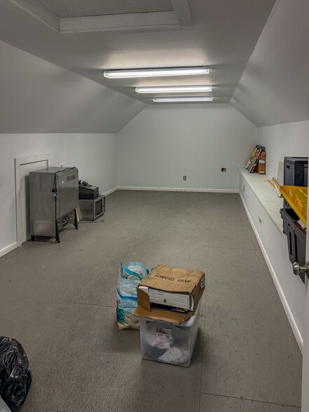 More Photos Of 150 Chelsea Harbor Dr, Norwich Restaurant For Lease