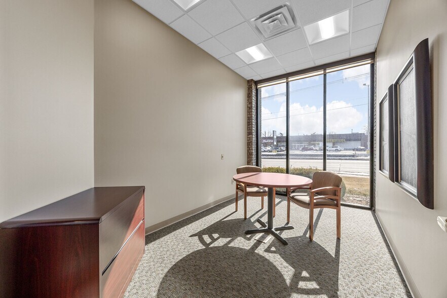 More Photos Of 3414 Mount Vernon Rd SE, Cedar Rapids Office For Sale