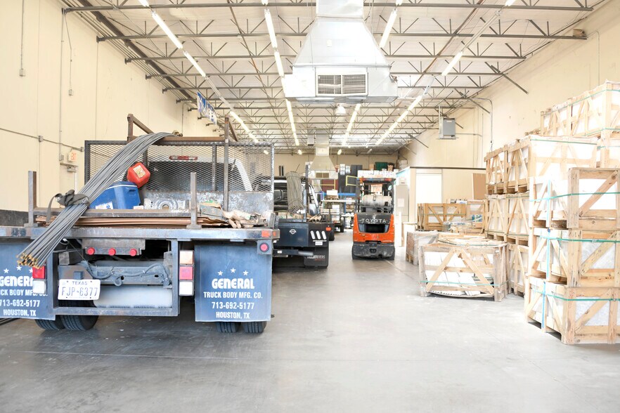 More Photos Of 4500 Blalock Rd, Houston Flex For Lease