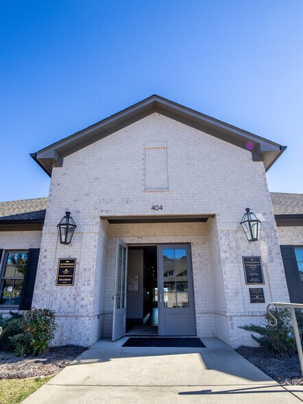 More Photos Of 404 Enterprise Dr, Oxford Medical For Sale