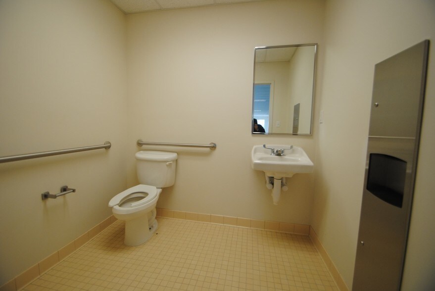 More Photos Of 9420 Forestwood Ln, Manassas Medical For Lease