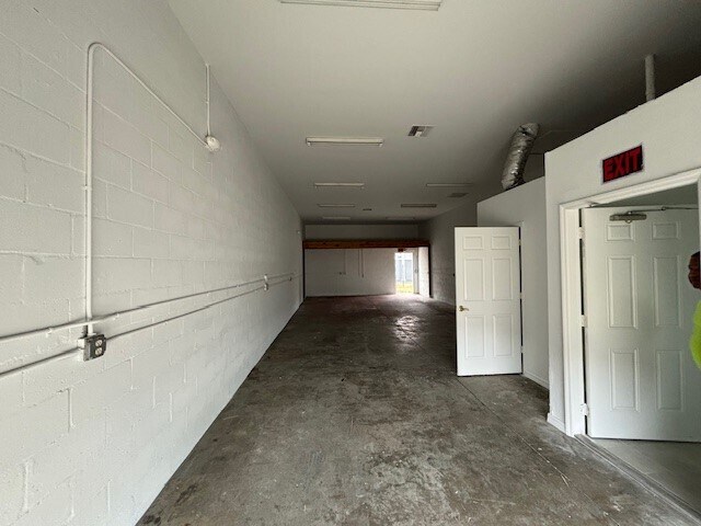 More Photos Of 326 NE 3rd Ave, Cape Coral Warehouse For Lease