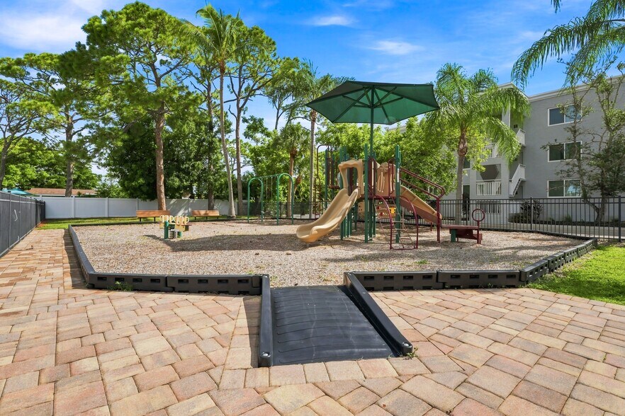 More Photos Of 2725 Coconut Bay Ln, Sarasota Apartments For Sale