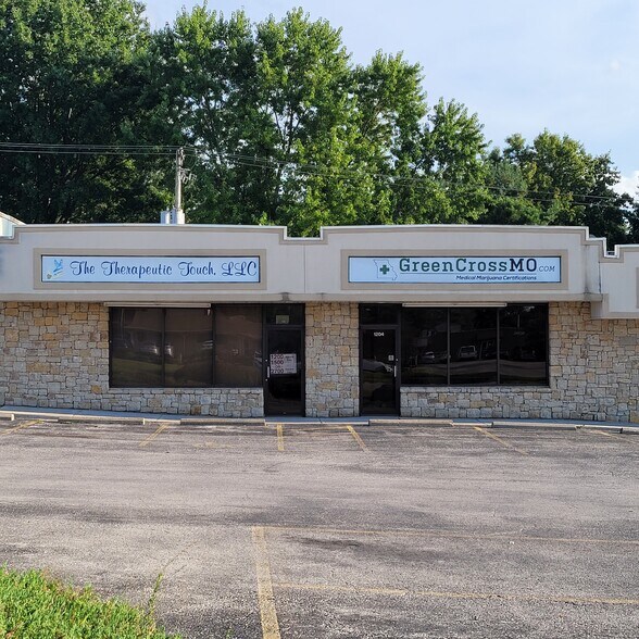 Primary Photo Of 1200-1216 SW East US-40 Hwy, Blue Springs Medical For Sale