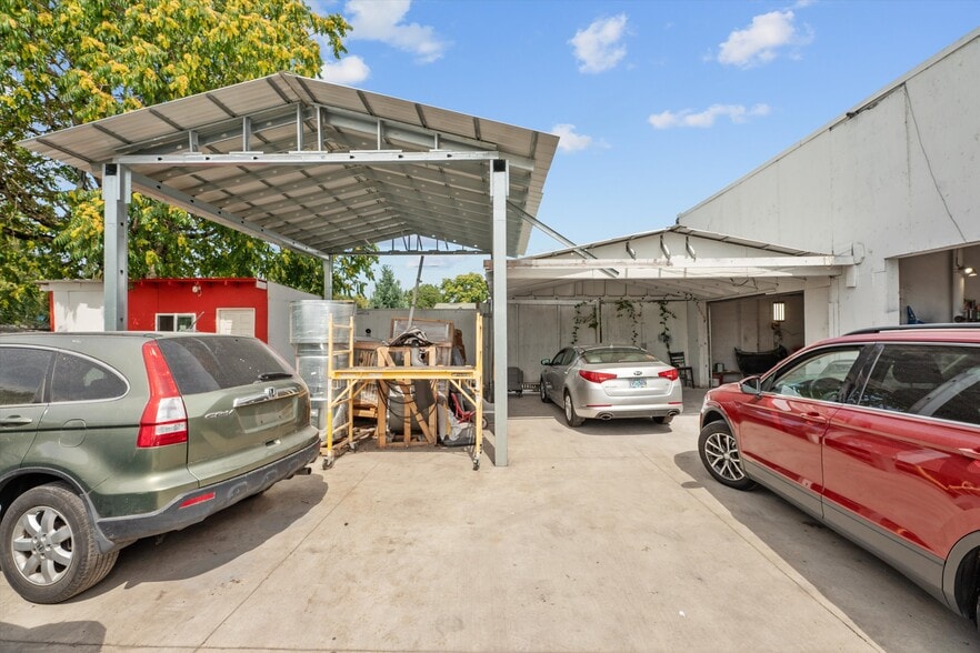 More Photos Of 8705 SE Foster Rd, Portland Manufacturing For Sale