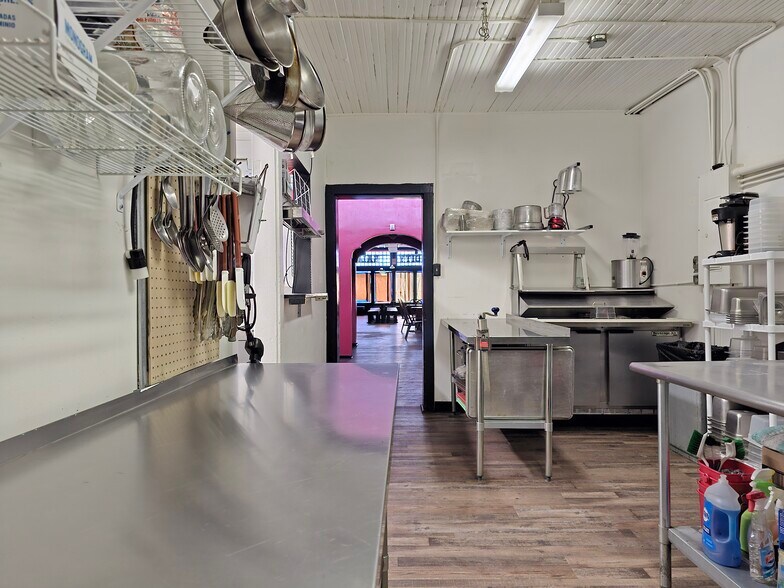 More Photos Of 1011 Front St, Evanston Restaurant For Lease