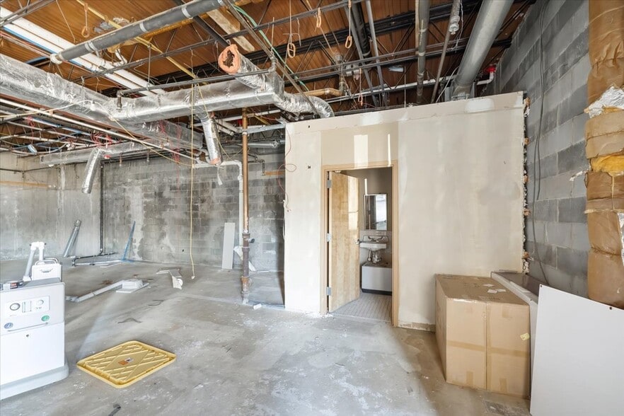 More Photos Of 2 Forest Ave, Paramus Medical For Lease