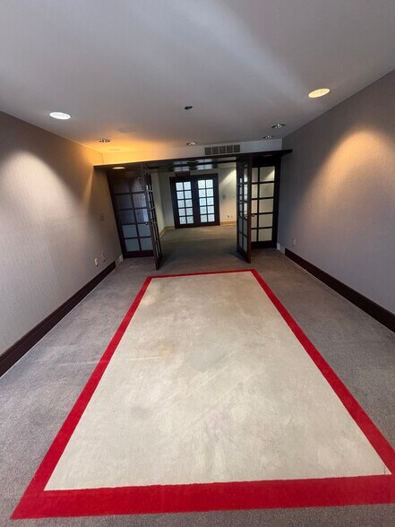 More Photos Of 1130 Vester Ave, Springfield Medical For Lease