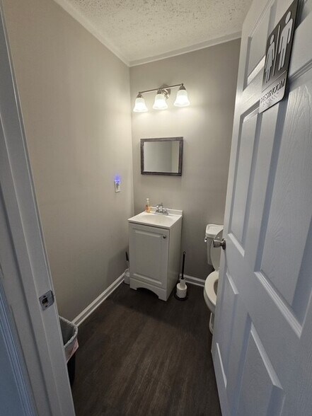 More Photos Of 9582 US Highway 231, Arab Office For Lease