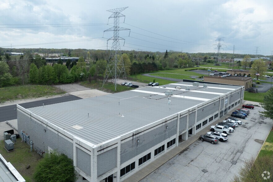 More Photos Of 2242 Pinnacle Pky, Twinsburg Light Manufacturing For Lease