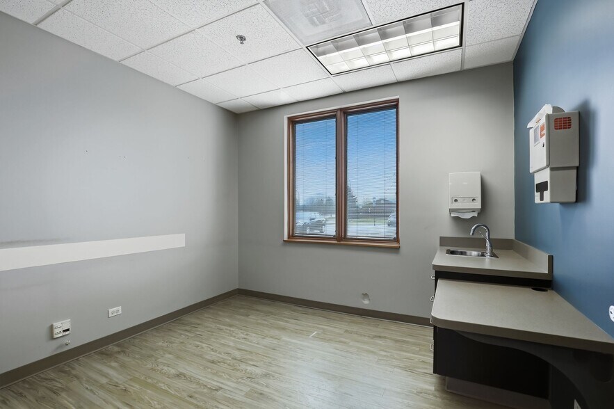 More Photos Of 390 Congress Pky, Crystal Lake Unknown For Lease