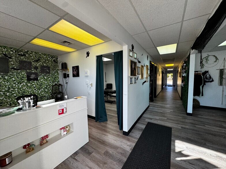 More Photos Of 2304-2320 S Locust St, Grand Island Storefront For Lease