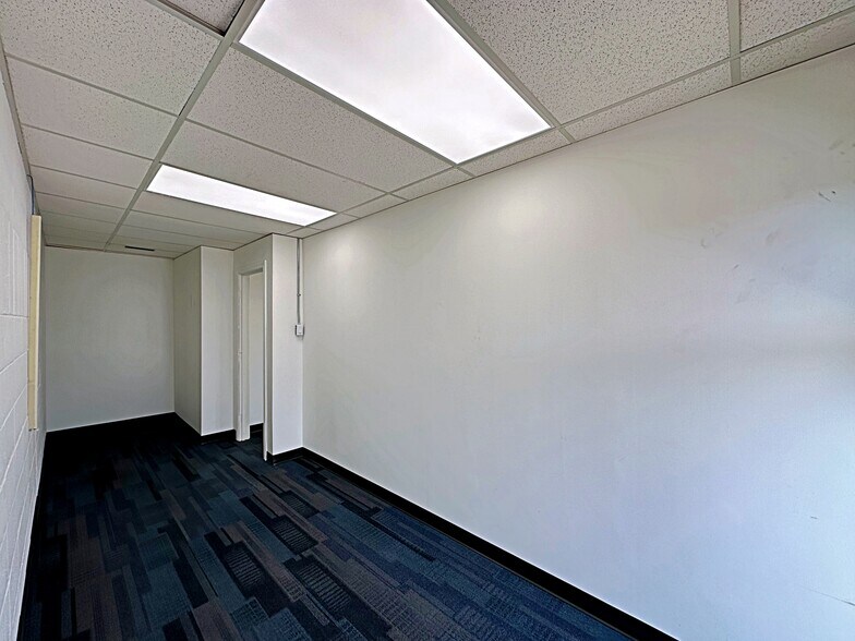 More Photos Of 8127 Fraser Av, Fort McMurray Service For Lease