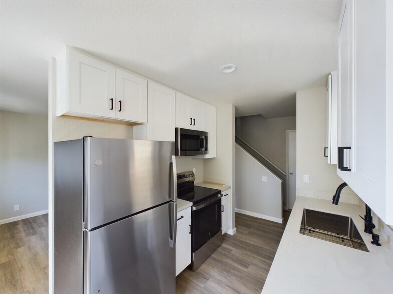 More Photos Of 185 Saxony Rd, Encinitas Apartments For Sale