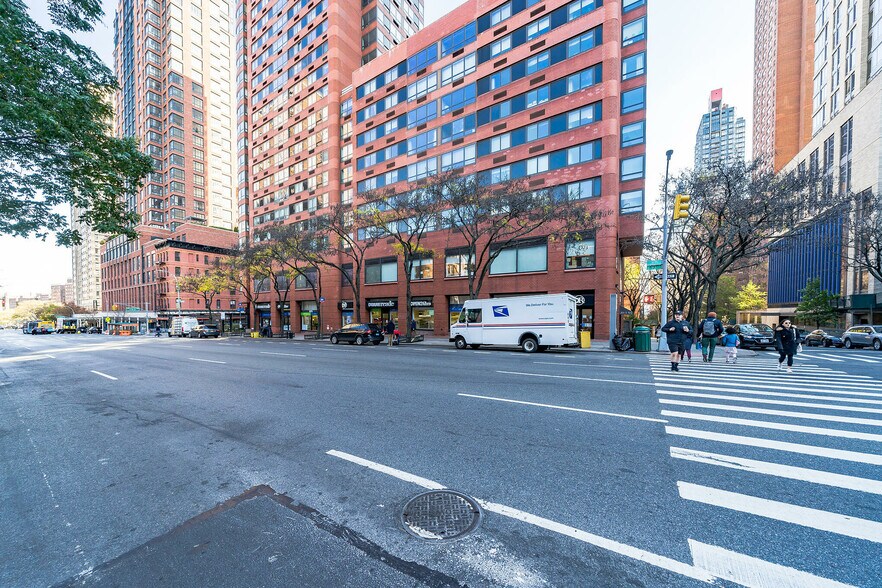 More Photos Of 1675 3rd Ave, New York Apartments For Lease