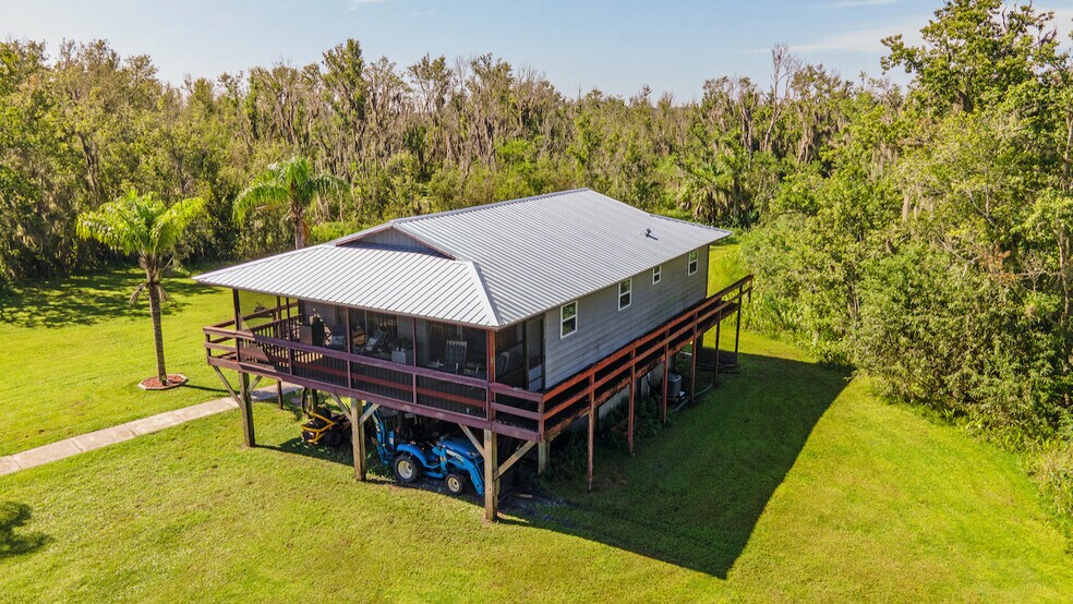 More Photos Of 6001 Bird Island Dr, Lady Lake Lodge Meeting Hall For Sale