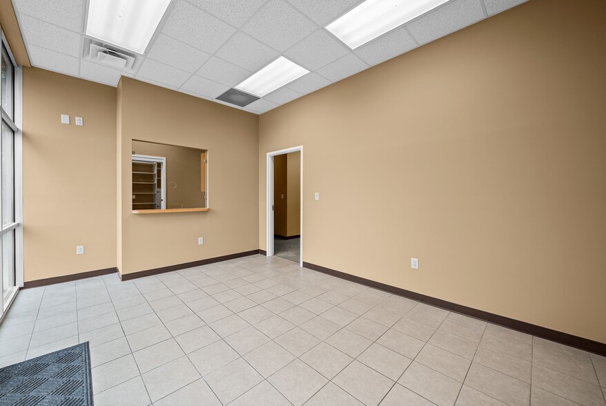 More Photos Of 2231 Stokes Rd, Clarksville Storefront Retail Office For Lease