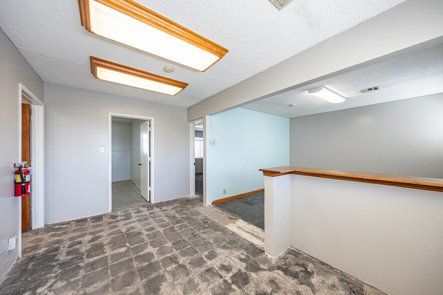 More Photos Of 5146 Maine Ave, Baldwin Park Flex For Lease