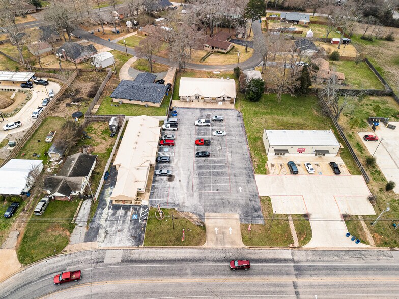 More Photos Of 2004-2006 Jacksonville Dr, Henderson Freestanding For Sale