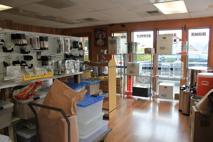 More Photos Of 2703 Marine Dr, Astoria Bar For Sale
