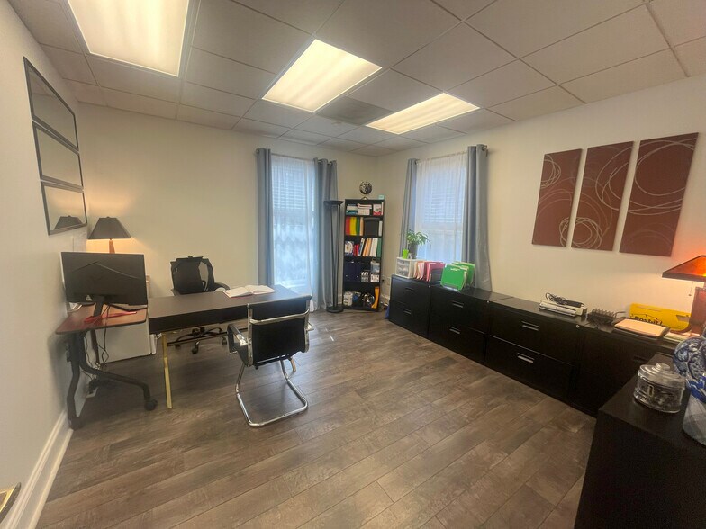 More Photos Of 324 Cherokee St NE, Marietta Office For Sale