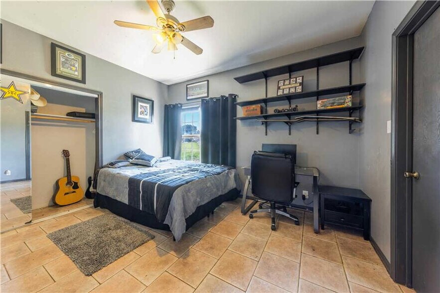 More Photos Of 101 Oakwood Trl, Cedar Park Light Distribution For Lease