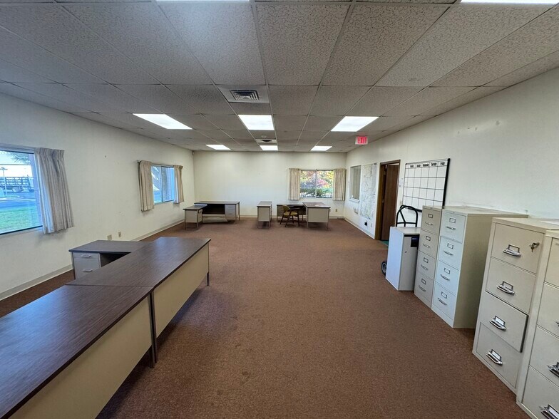 More Photos Of 4616 Enterprise Dr, Bartonville Industrial For Sale