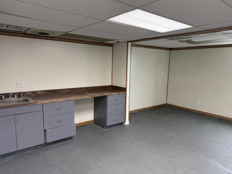 More Photos Of 6060 Executive Blvd, Huber Heights Light Manufacturing For Lease
