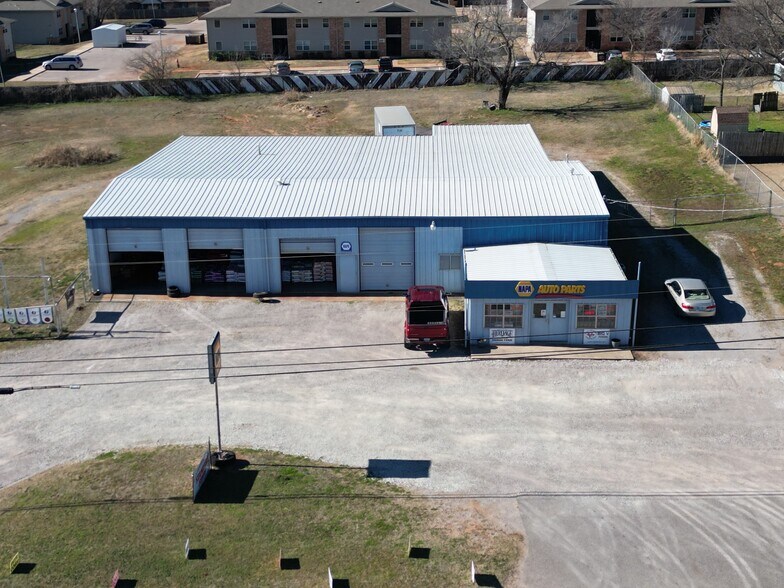 More Photos Of 406 S Dawson St, Meeker Auto Repair For Sale