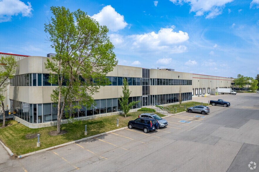 More Photos Of 4920-5280 72 Av SE, Calgary Warehouse For Lease