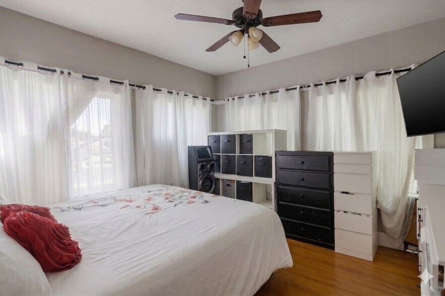 More Photos Of 2822 S La Salle Ave, Los Angeles Apartments For Sale