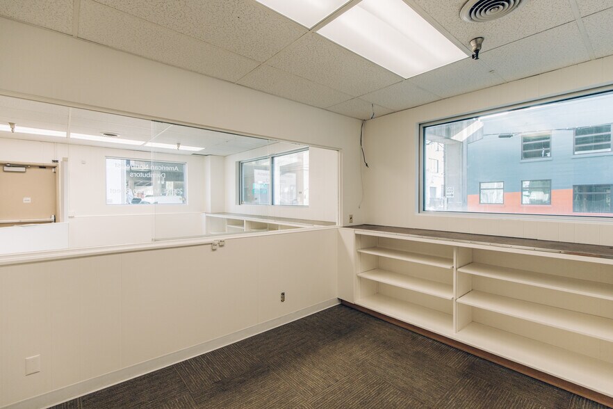 More Photos Of 221-239 SE Madison St, Portland Warehouse For Lease