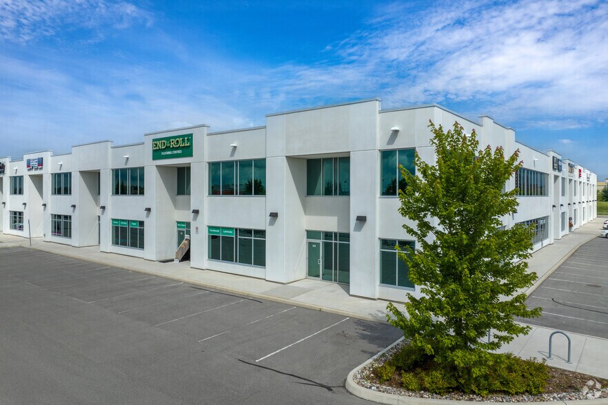 More Photos Of 200 Mostar St, Whitchurch-Stouffville Light Distribution For Lease