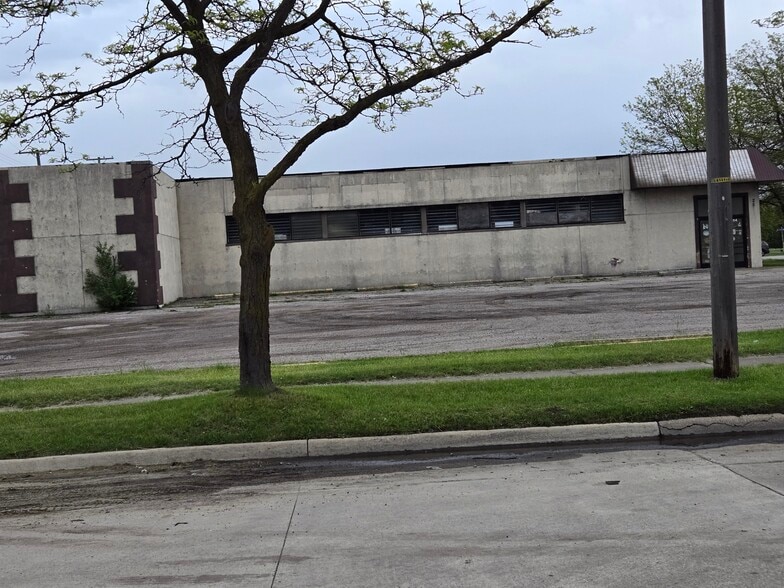 More Photos Of 25814 Ecorse Rd, Taylor Convenience Store For Sale