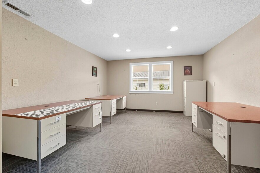 More Photos Of 635 E Business 30, Columbia City Showroom For Sale